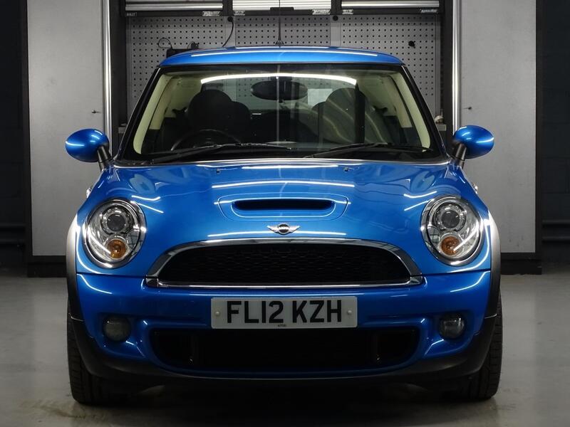 MINI HATCH