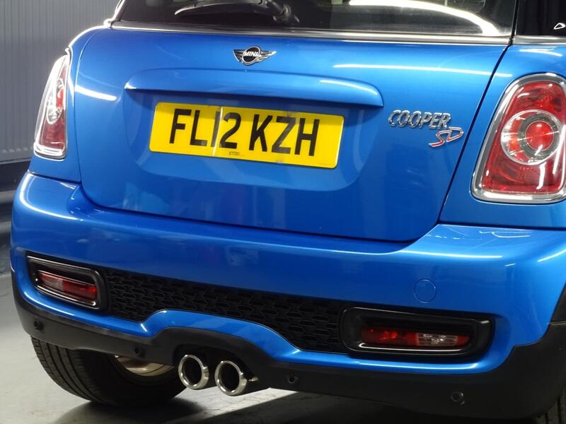 MINI HATCH