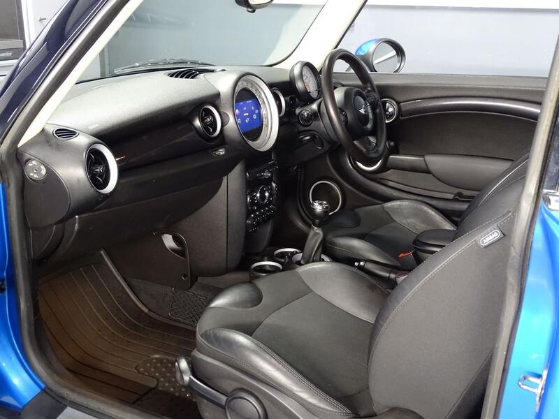 MINI HATCH