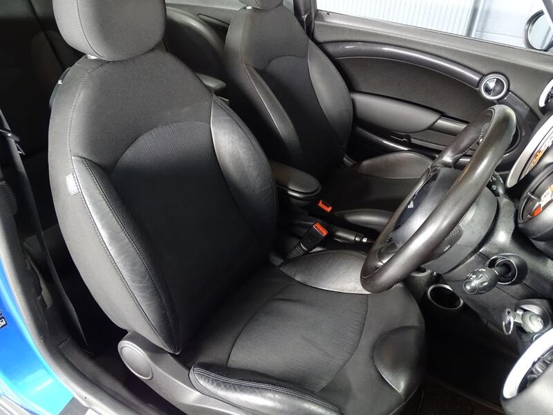 MINI HATCH