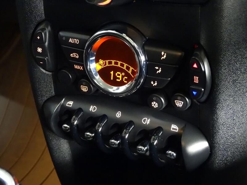 MINI HATCH
