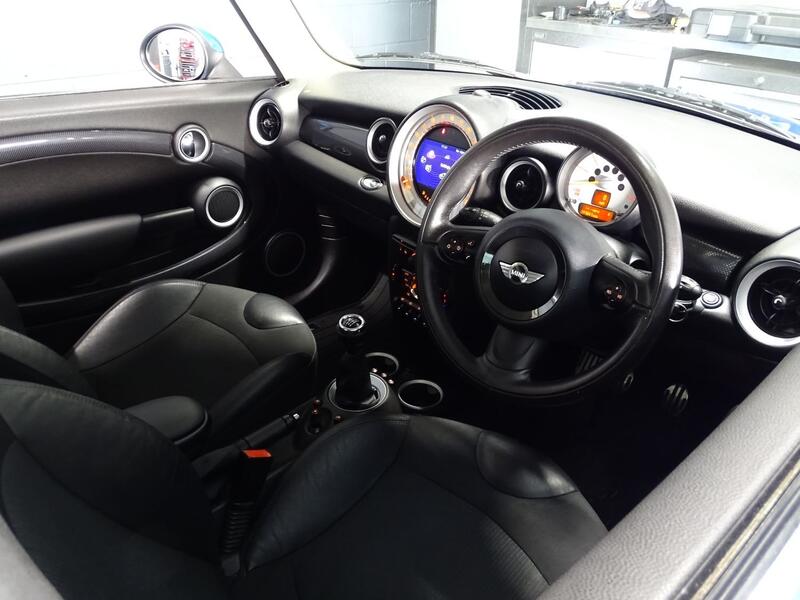 MINI HATCH