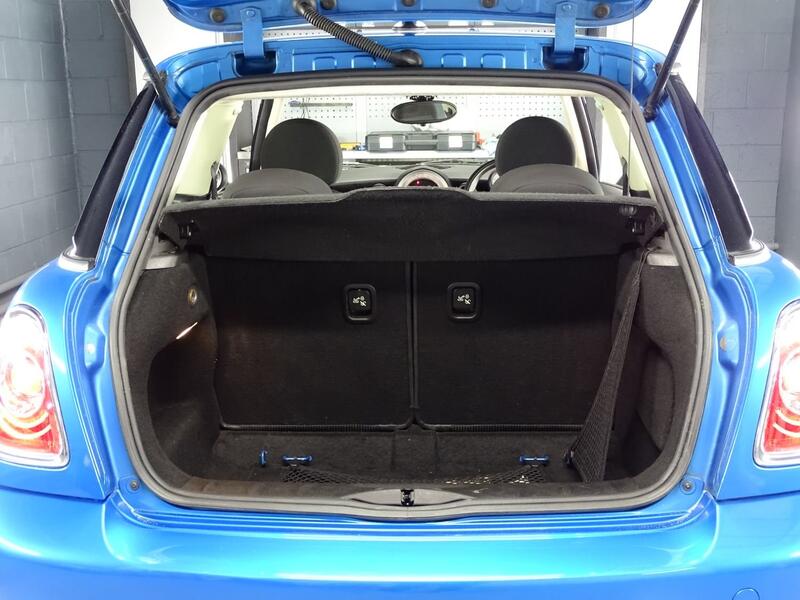 MINI HATCH