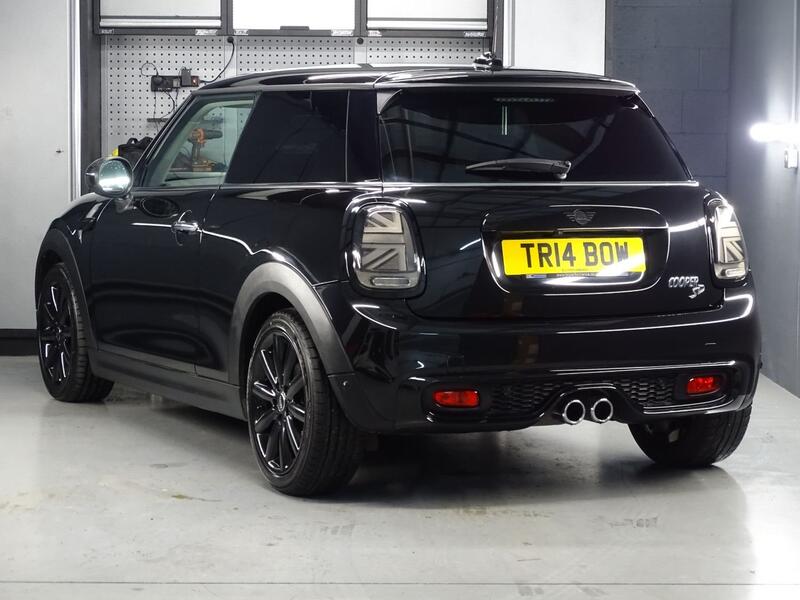 MINI HATCH