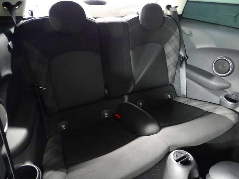 MINI HATCH