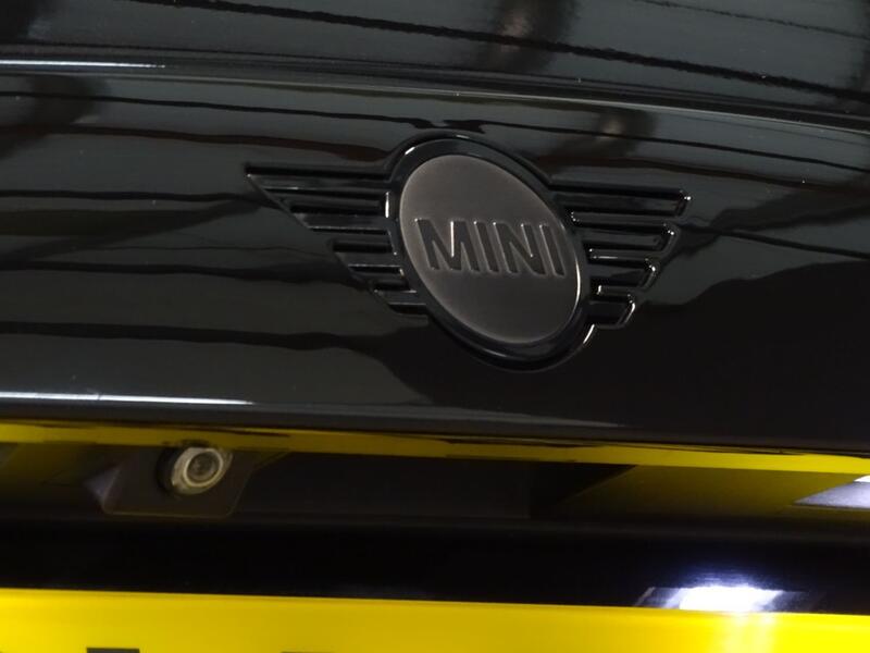 MINI HATCH