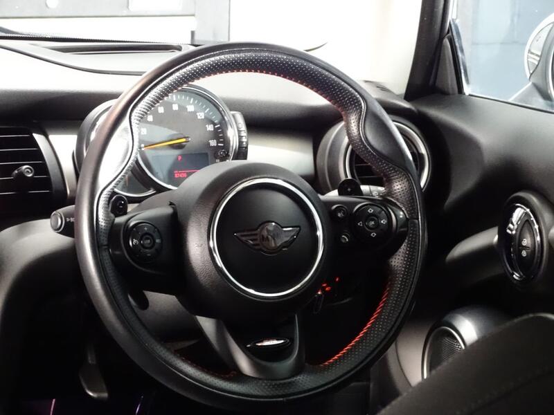 MINI HATCH