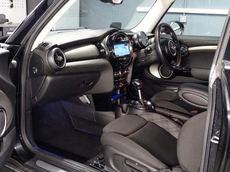 MINI HATCH