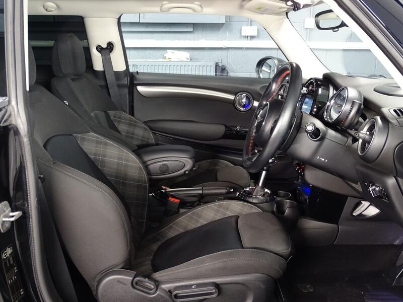 MINI HATCH