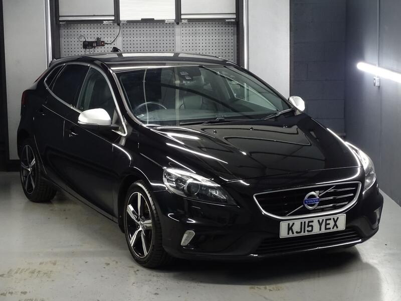 View VOLVO V40 2.0 R-Design Pro D3