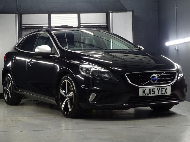 View VOLVO V40 2.0 R-Design Pro D3