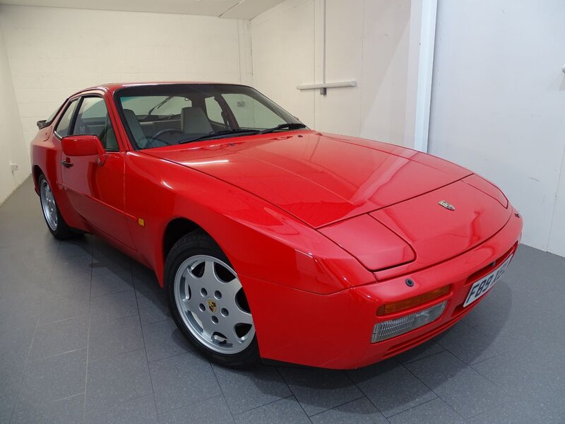 PORSCHE 944