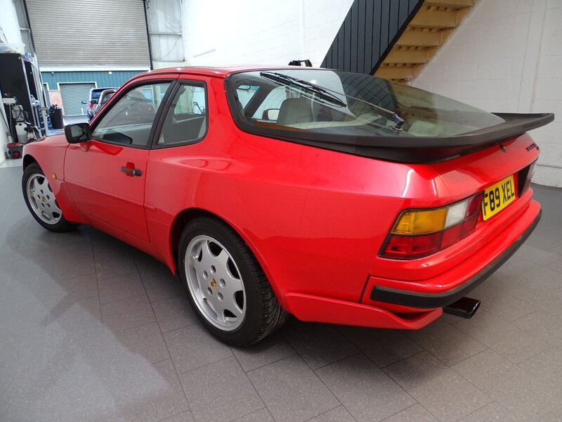 View PORSCHE 944 S2