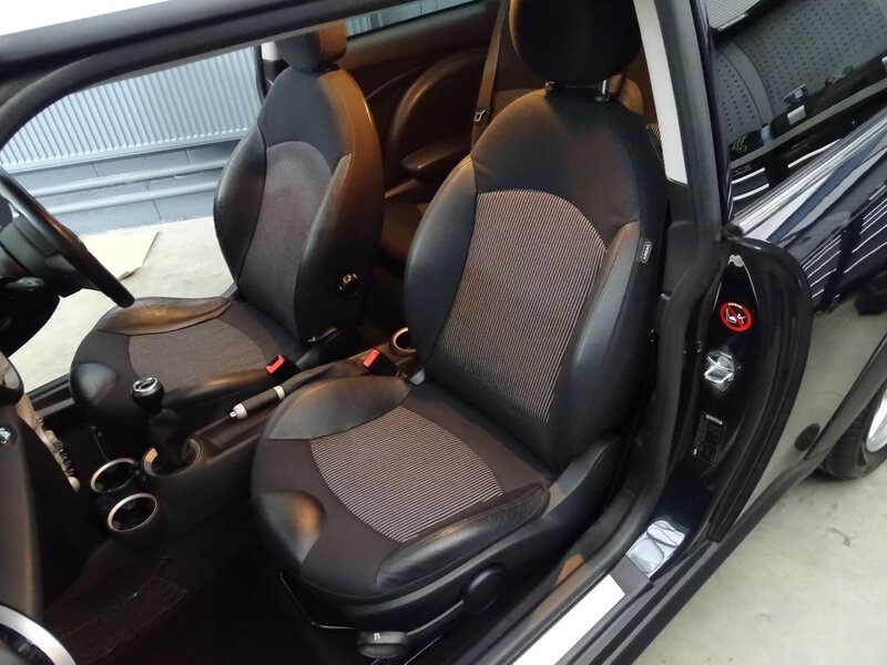 MINI HATCH