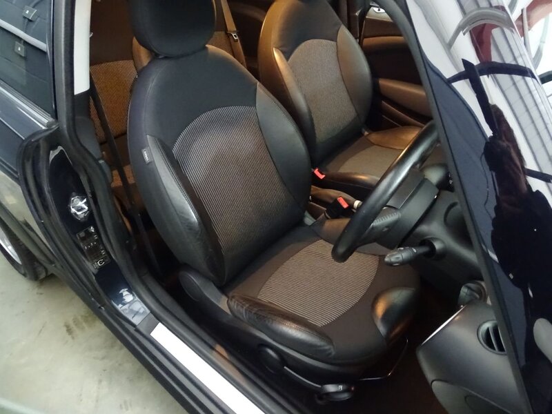 MINI HATCH
