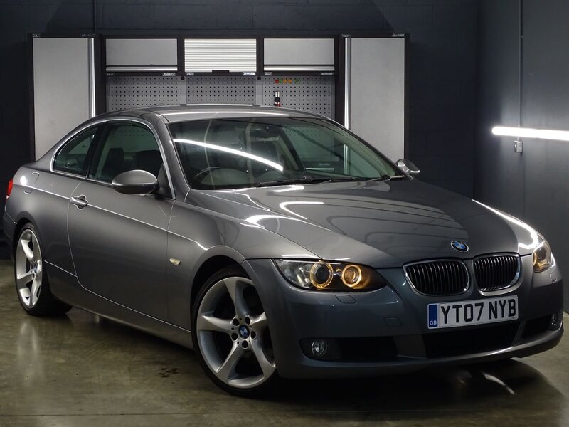 View BMW 3 SERIES 330I SE