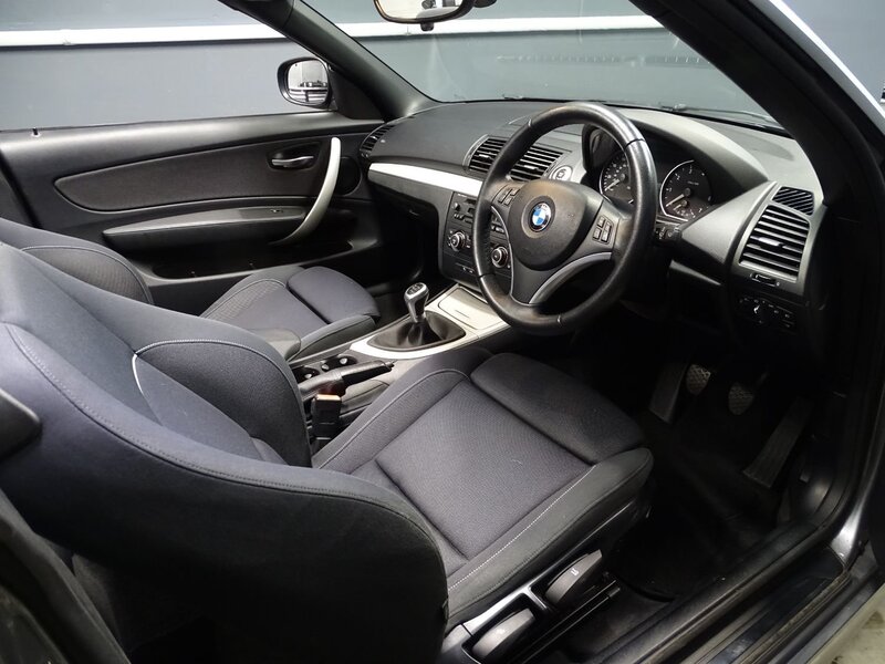 View BMW 1 SERIES 118I SPORT