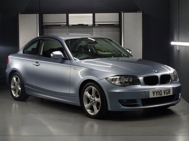 View BMW 1 SERIES 118D SPORT