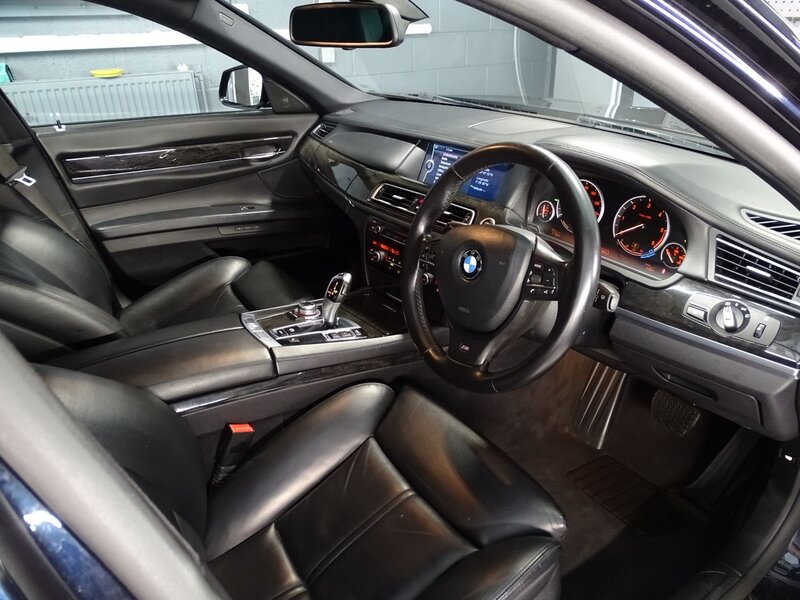 BMW 7 SERIES