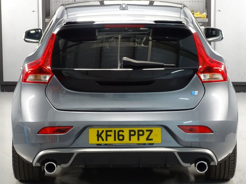 VOLVO V40