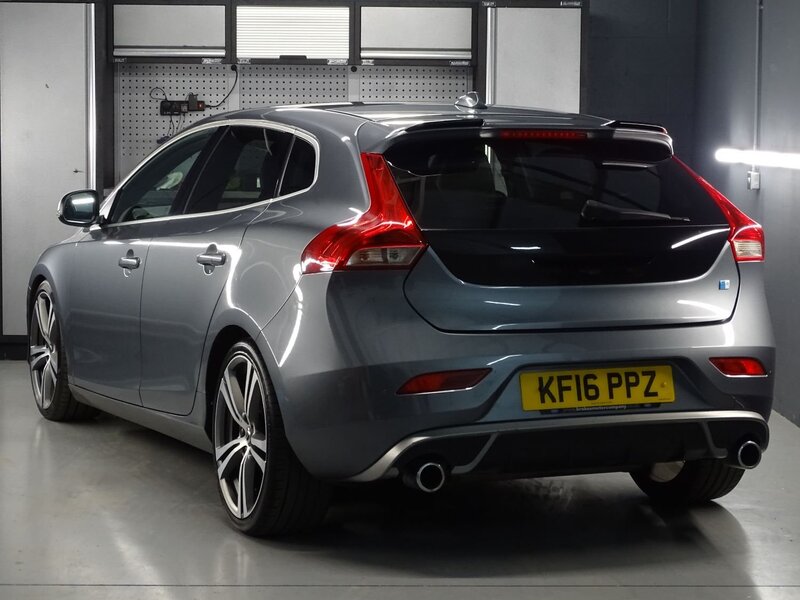 VOLVO V40