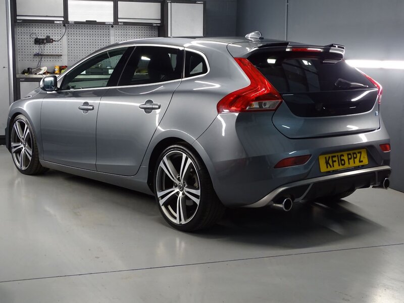 VOLVO V40