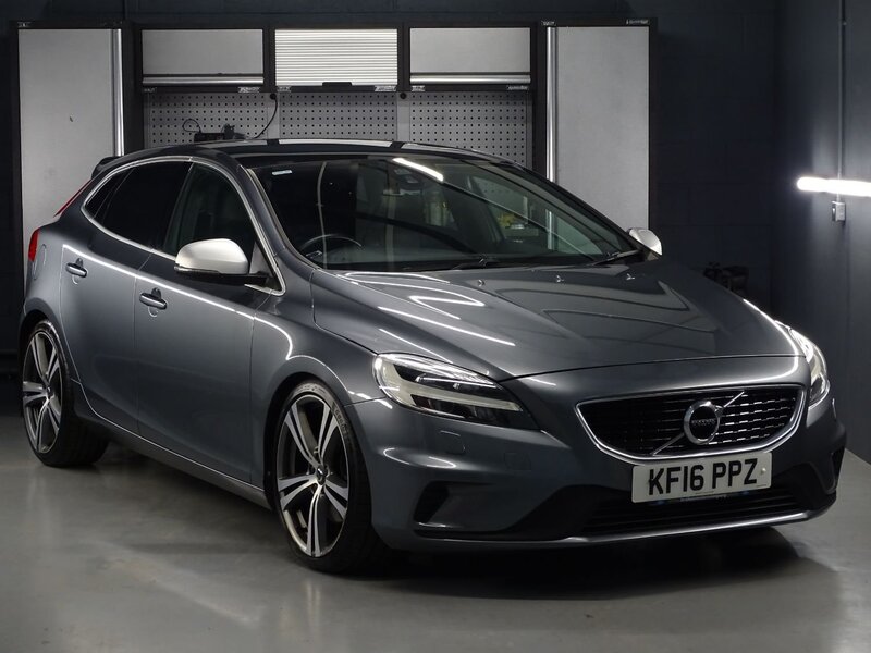 View VOLVO V40 D4 R-DESIGN PRO