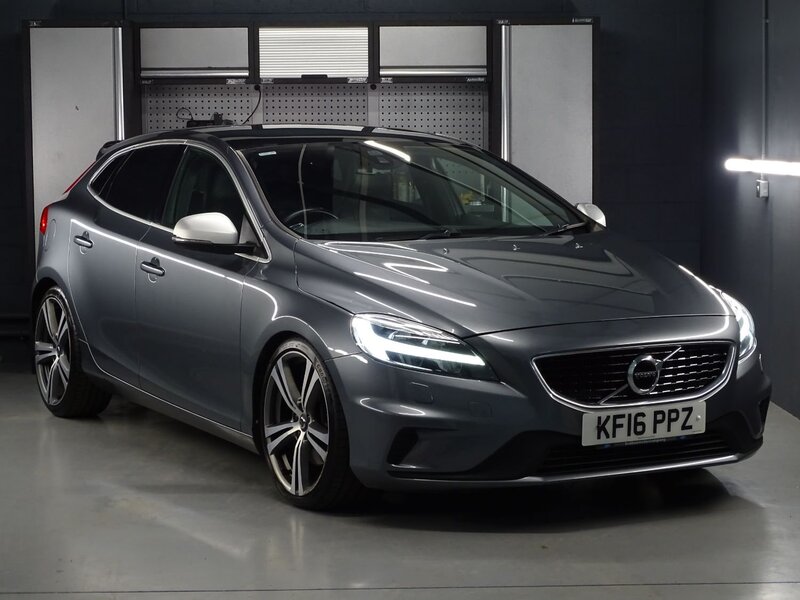 View VOLVO V40 D4 R-DESIGN PRO