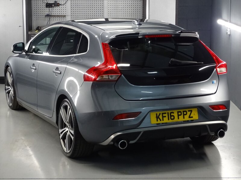 VOLVO V40