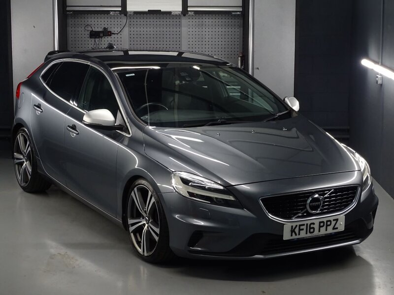 View VOLVO V40 D4 R-DESIGN PRO